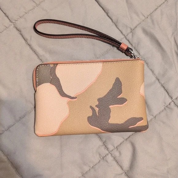 Coach Camo Wristlet - Picture 2 of 6